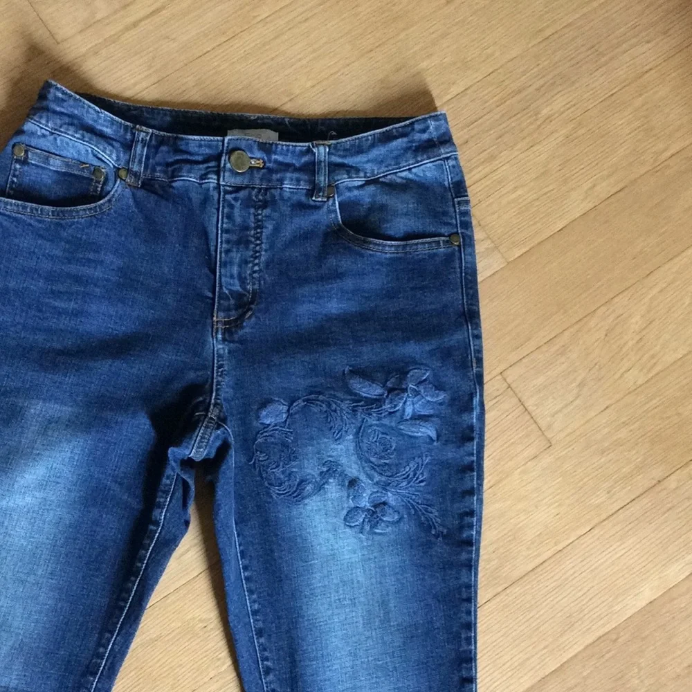 EUC Eric skinny jeans w/blue floral embroidery - Picture 4 of 12